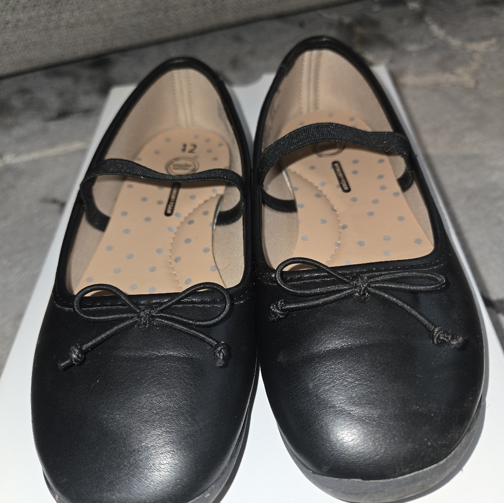C. Wonder Kids Black Ballet Flats